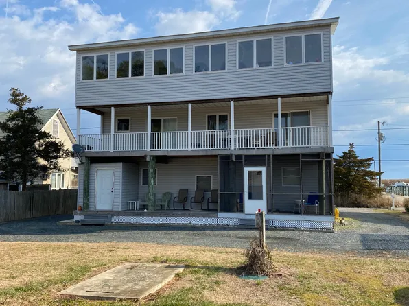 2048 Harbor Dr, Greenbackville, VA 23356