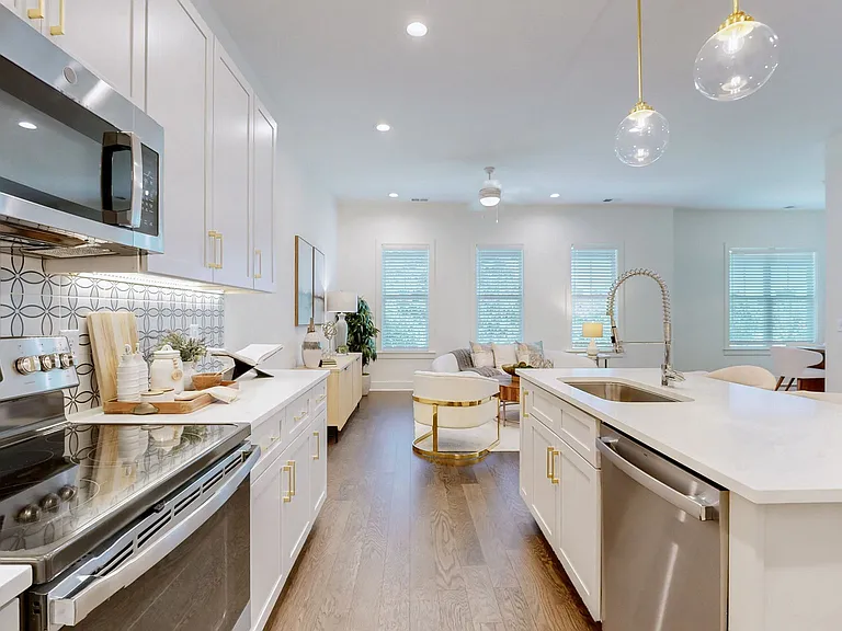 425 Herringbone Ct — Photo 4
