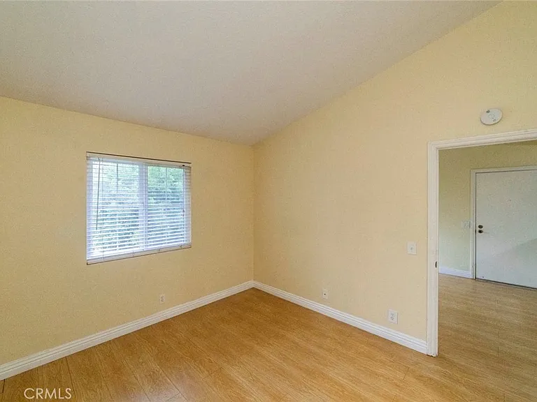 26212 E Sanz — Photo 12