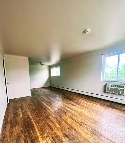 Updated 2 Bedroom Apartment in Roselawn Photo 1