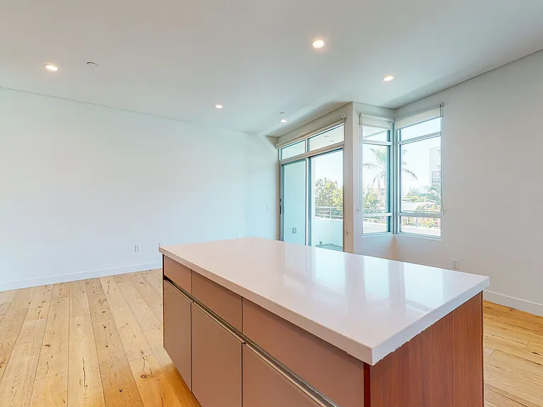 938 S Orange Grove Ave #201 — Photo 5