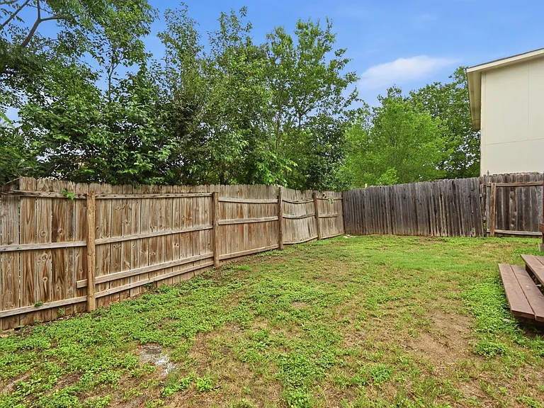 1414 Strickland Dr — Photo 24