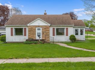 1351 W American St, Freeport, IL 61032