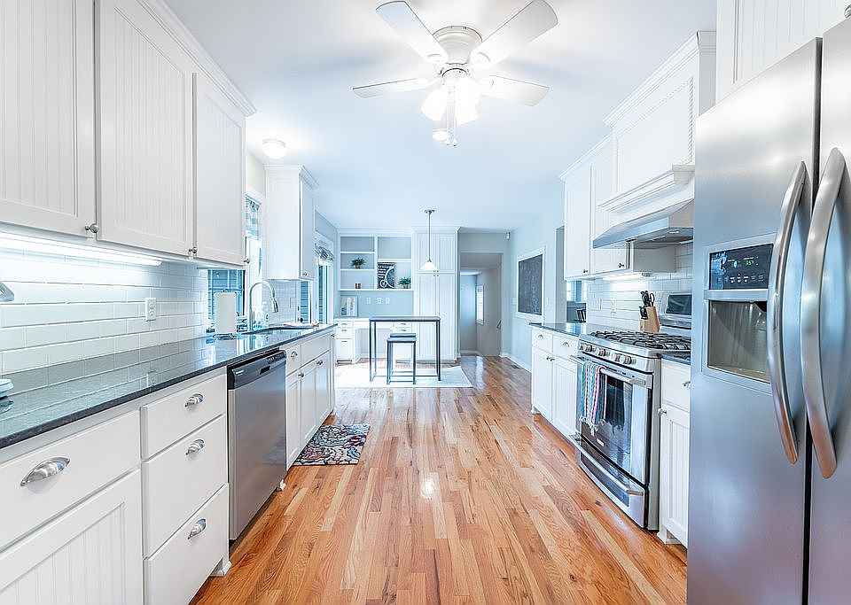 1st image of 209 NW D St