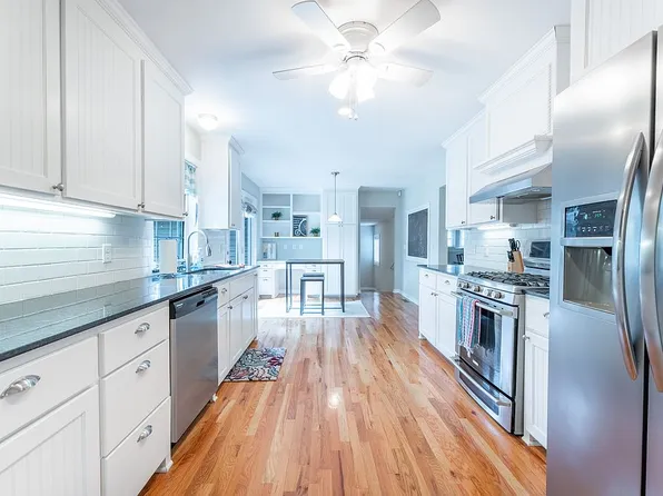 209 NW D St, Bentonville, AR 72712