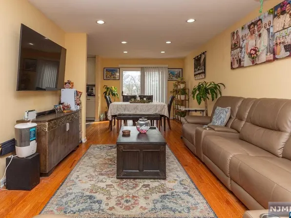70 River Rd APT D8, Clifton, NJ 07014