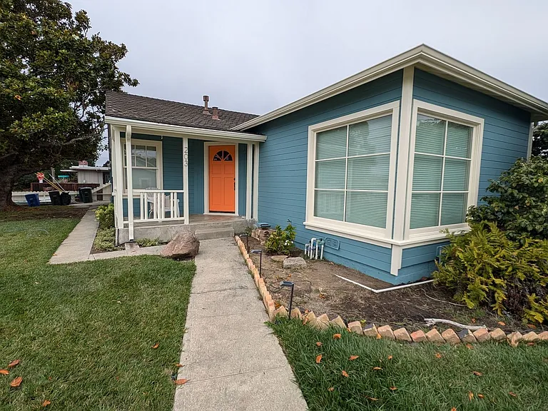 203 Seaview Ave — Photo 2