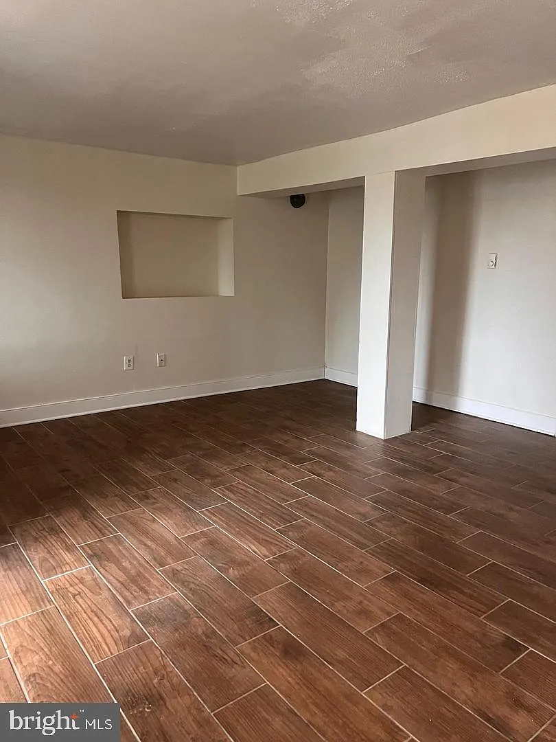 400 E Washington St — Photo 3