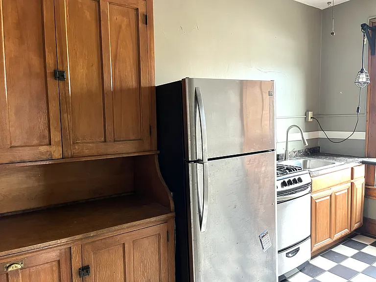 2202 Hennepin Ave E — Photo 1