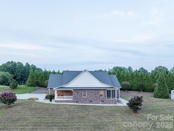 3rd image of 100 Rivercliff Dr