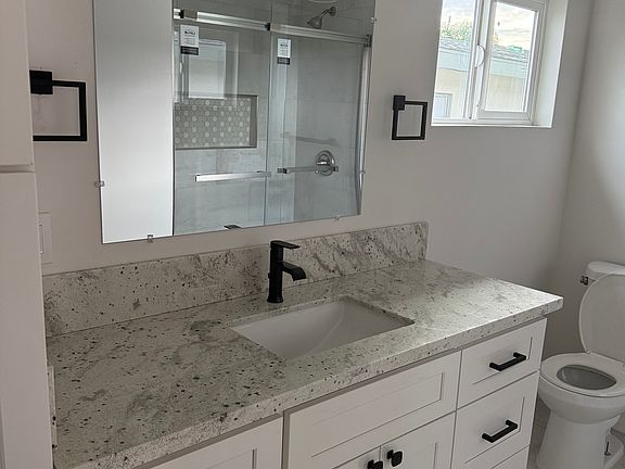 4th image of 404 S Chestnut Ave #204