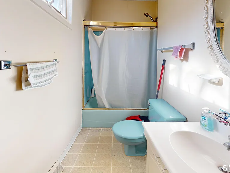37 Landin St #A — Photo 6