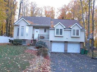 12 Sunnyside Rd, Beacon, NY 12508