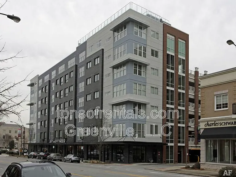 100 E Washington St #26 — Photo 3