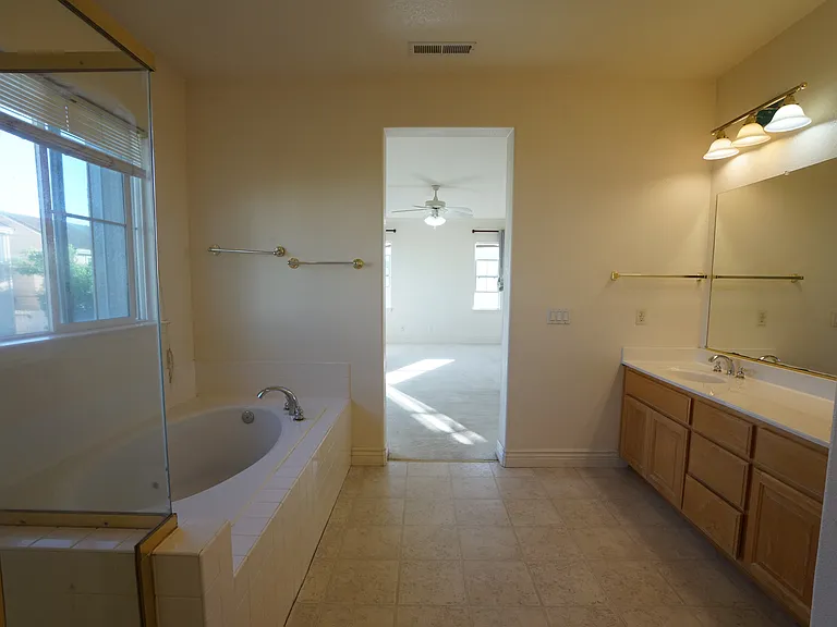 2207 Spanish Ct — Photo 7