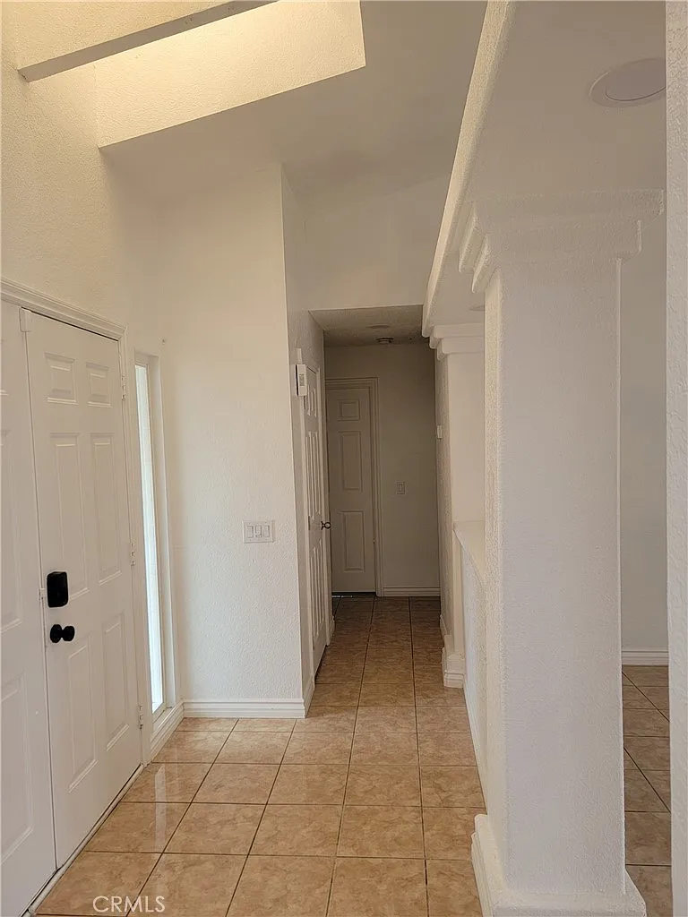 2 bed, 984 sqft, $2,600 — Photo 2