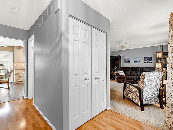 4th image of 9449 Seven Courts Dr