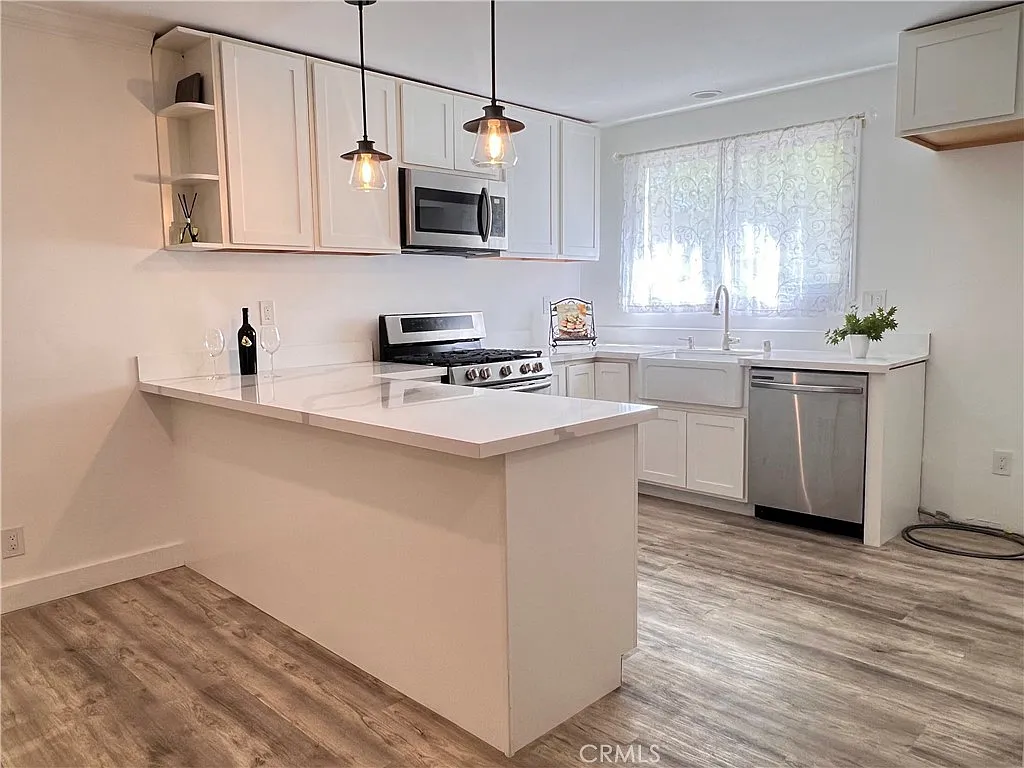 3 bed, 1570 sqft, $4,800 — Photo 3