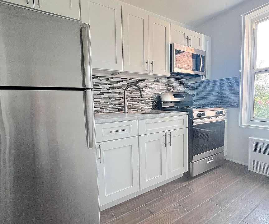 1st image of 18914 Crocheron Ave APT 406