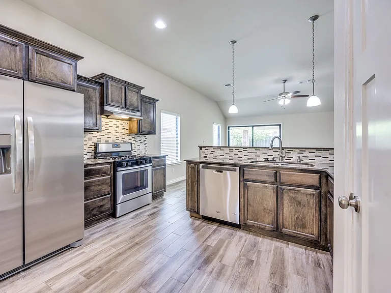 18609 Cola Dr — Photo 4