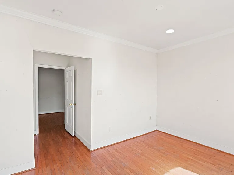 1110 Columbia Rd NW — Photo 9