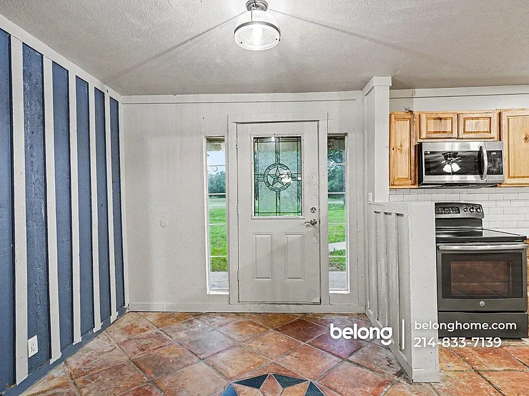 9142 County Road 197 — Photo 4