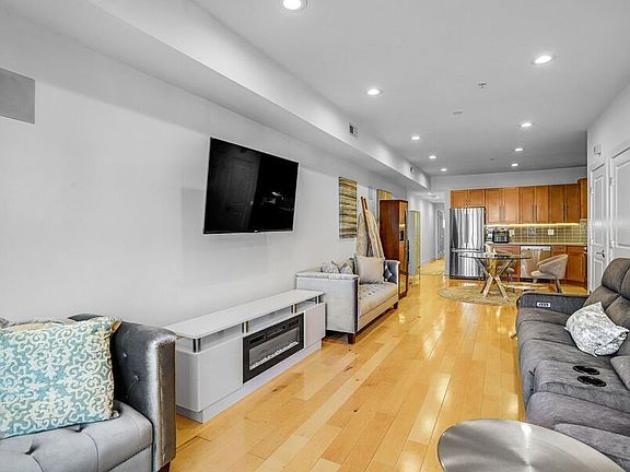 5th image of 816 Kennedy St NW #2