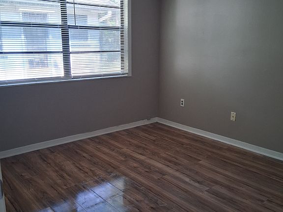 5th image of 610 Fayette Dr S