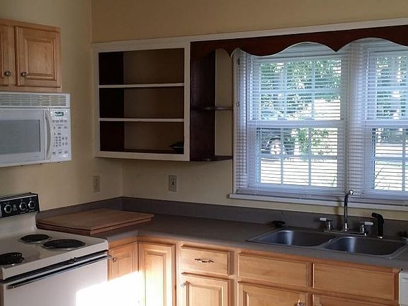 4th image of 2932 Gaston Ave