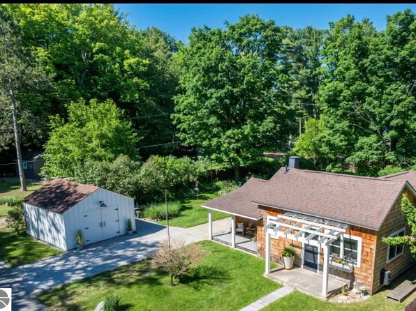 906 Livingston St, Elk Rapids, MI 49629