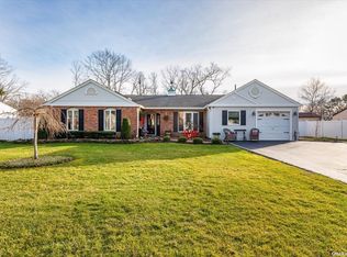 29 Granada Cir, Mount Sinai, NY 11766