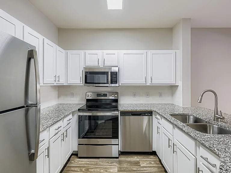 13606 Ashbrook Hts. #103 Snowcloud - Print Quality - 003 - 05 Kitchen