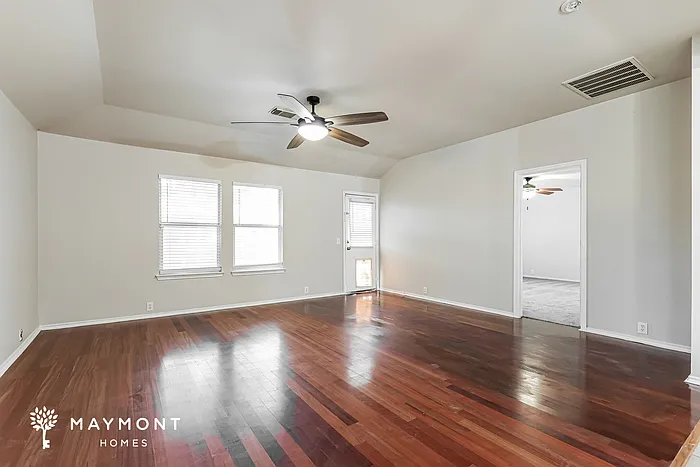 4 bed, 2.5 bath, 2493 sqft, $1,895 — Photo 4