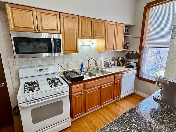 3rd image of 1368 W Evergreen Ave APT 2M