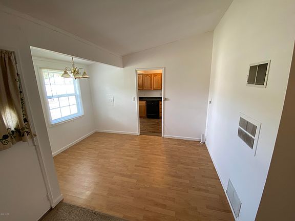 3rd image of 806 Wauceda Ave