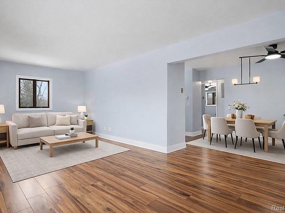 3rd image of 4345 Crooks Rd APT 36