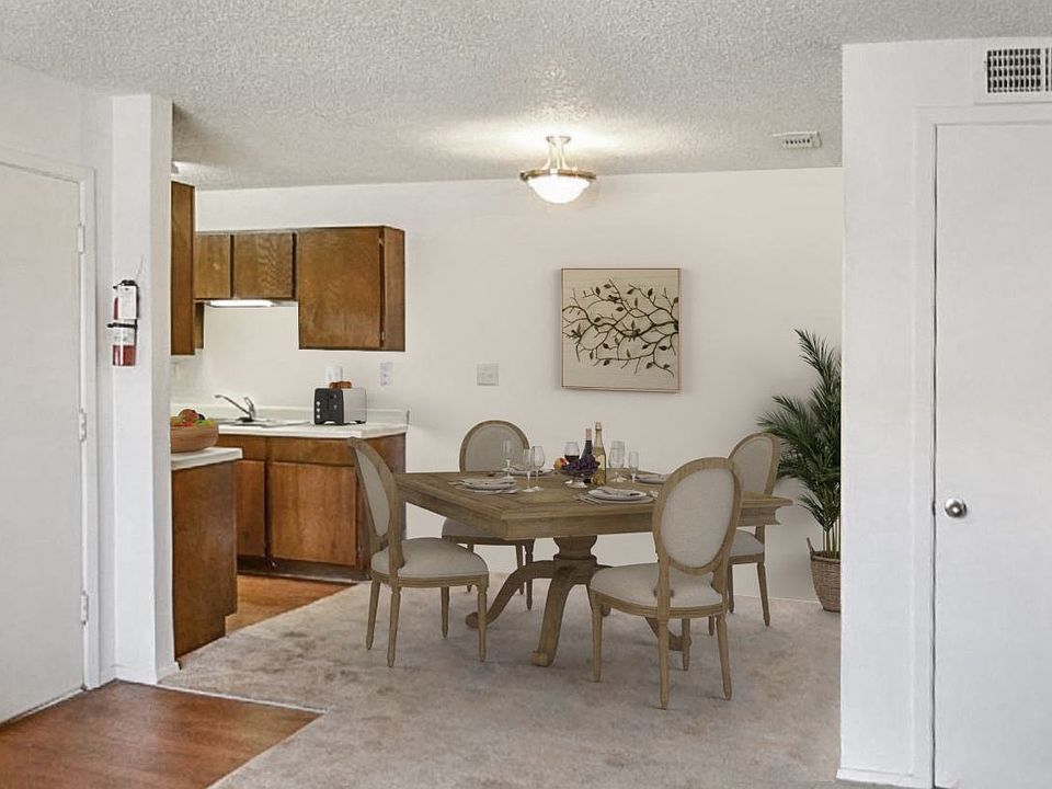 Parkway Villas Dining Room