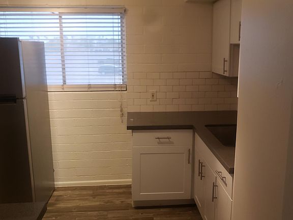 3rd image of 4022 N Parkway Ave #17