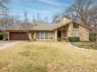 4702 Hidden Oaks Ln, Arlington, TX 76017