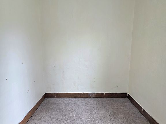 2nd image of 128 Davey St #2