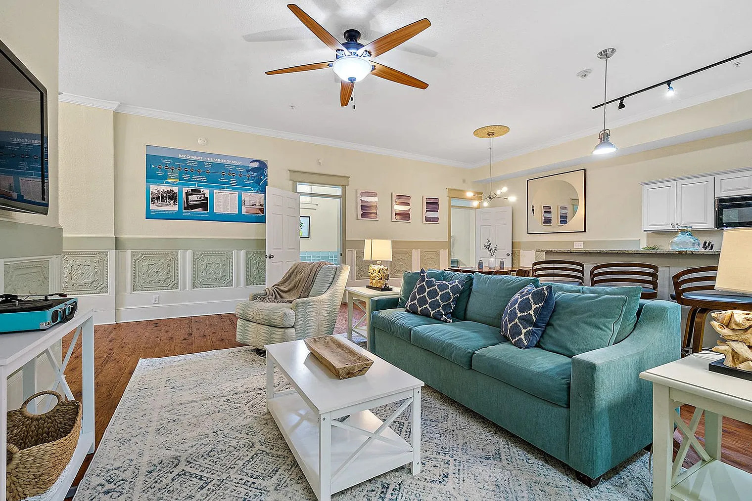 3 bed, 2.0 bath, 2292 sqft, $2,980 — Photo 1