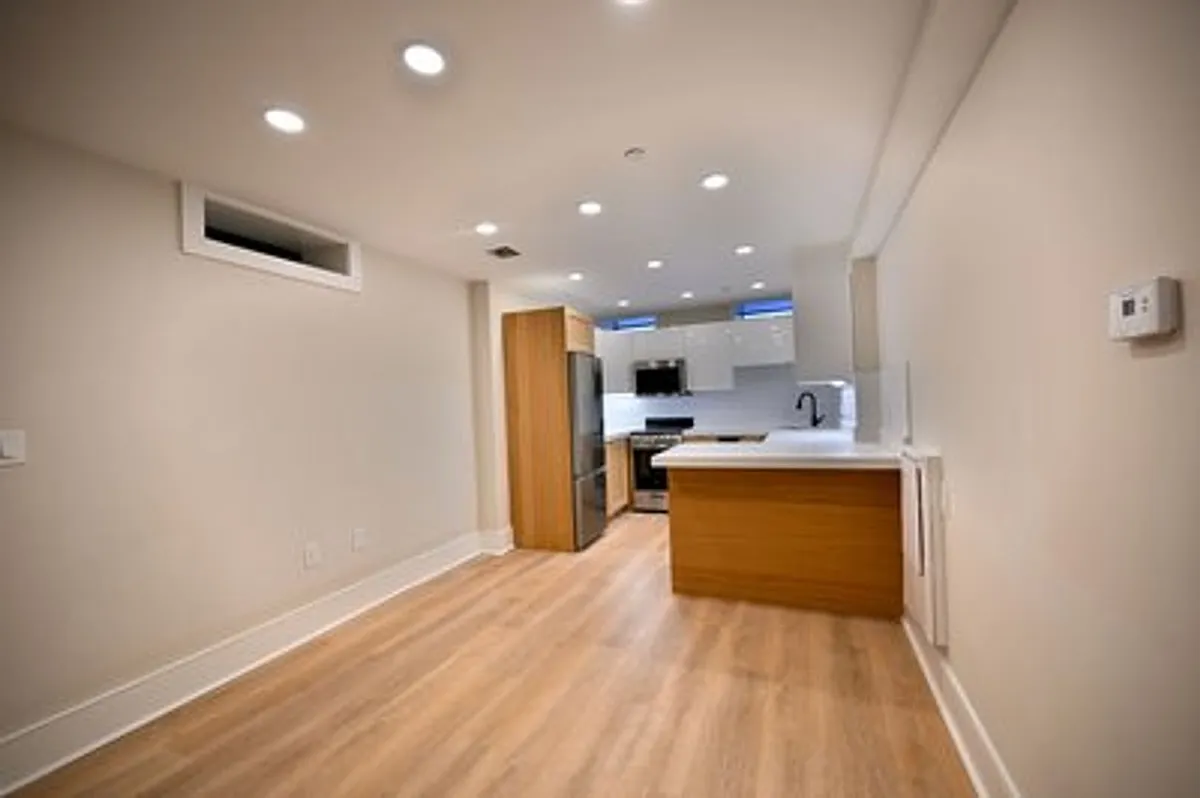 Building Photo - 18 Winchester St #1A