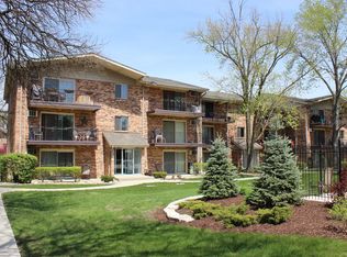 5343 Waterbury Ct APT 2405, Midlothian, IL 60445