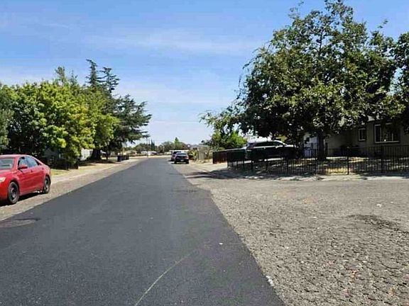 Exterior Neighborhood (street photo)