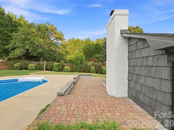 5th image of 452 Mirror Lake Rd
