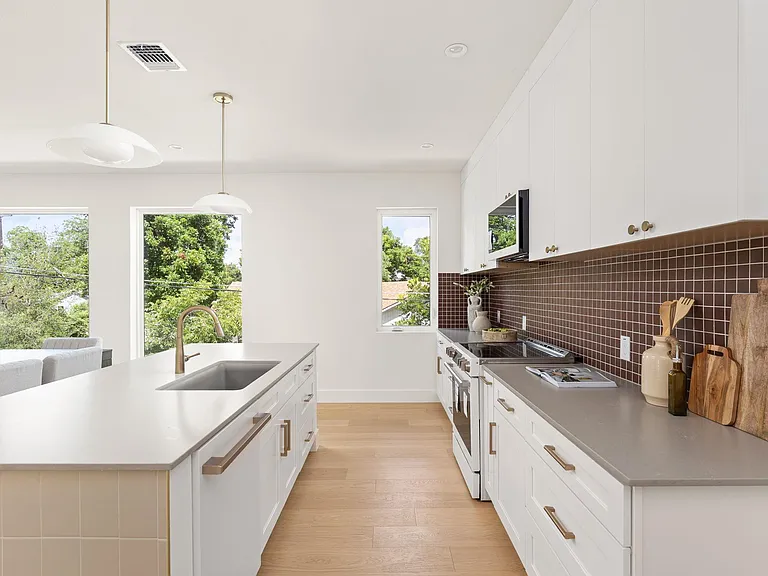 3530 Gonzales St #A — Photo 8