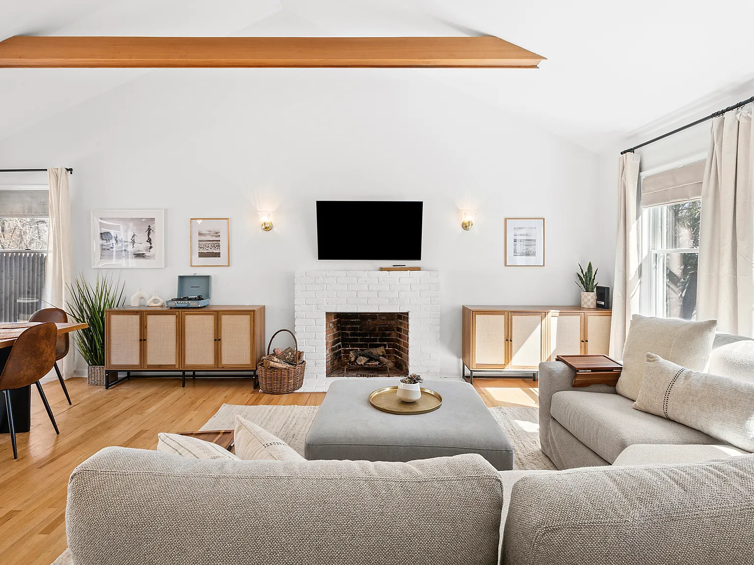 Wonderful East Hampton Home! — Photo 1