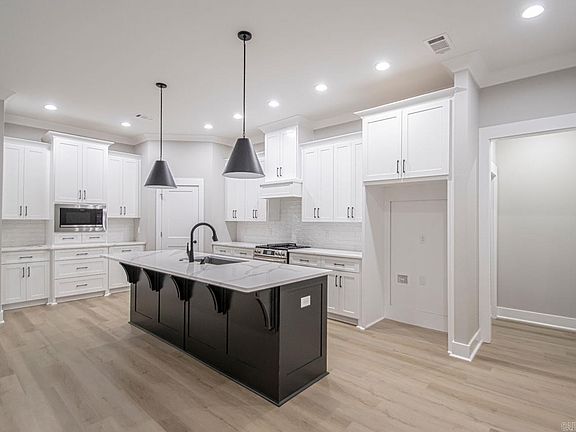 3rd image of 9133 Wooddale Dr