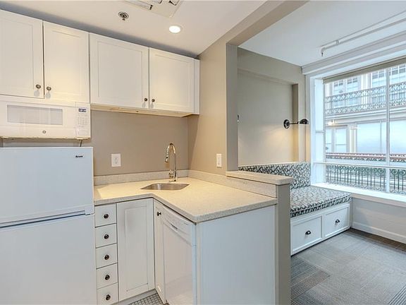 3rd image of 65 Weybosset St APT 221