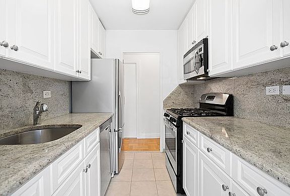4th image of 177 E 75th St APT 7C
